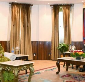 राष्ट्रपति र प्रधानमन्त्रीबीच आधा घण्टा भेटवार्ता