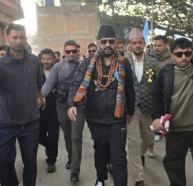 बालेन शाहको चुनावी अभियान तीव्र, तेह्रथुम पुगेर देवीथानमा मतदातासँग संवाद