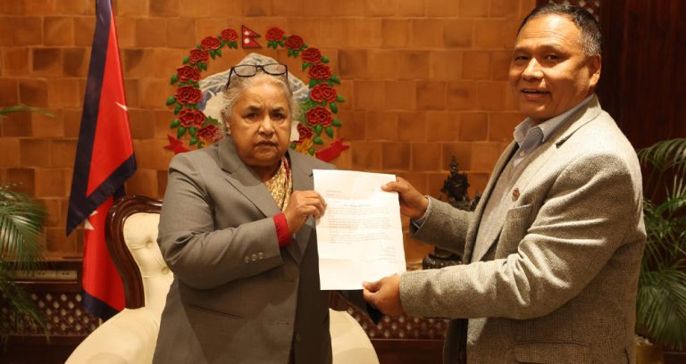 कुलमान घिसिङले दिए मन्त्री पदबाट राजीनामा