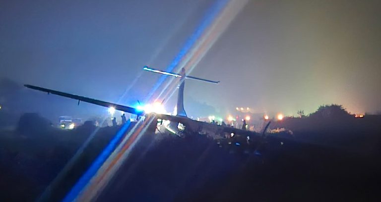 रनवेमा चिप्लियो बुद्ध एयरको जहाज