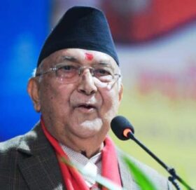 अहिले देश बनाउने र जलाउनेबीच लडाइँ चलिरहेको छ: ओली