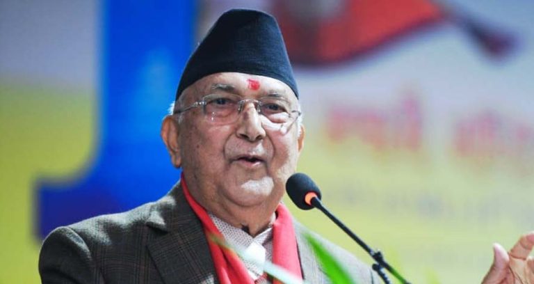 अहिले देश बनाउने र जलाउनेबीच लडाइँ चलिरहेको छ: ओली