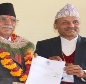 प्रचण्डले गराए रुकुम पूर्वबाट उम्मेदवारी दर्ता