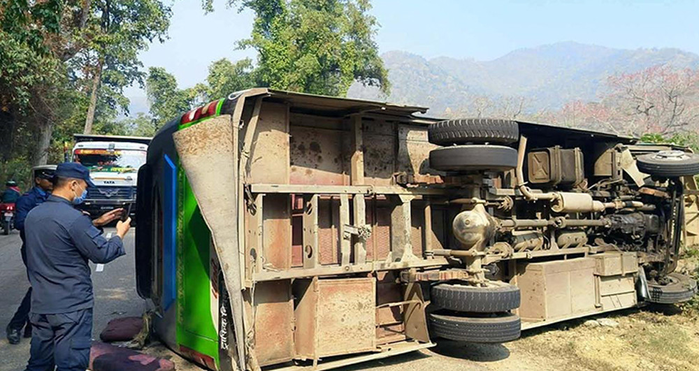 फेरि दाङमा अर्को बस दुर्घटना, नौ जना घाइते