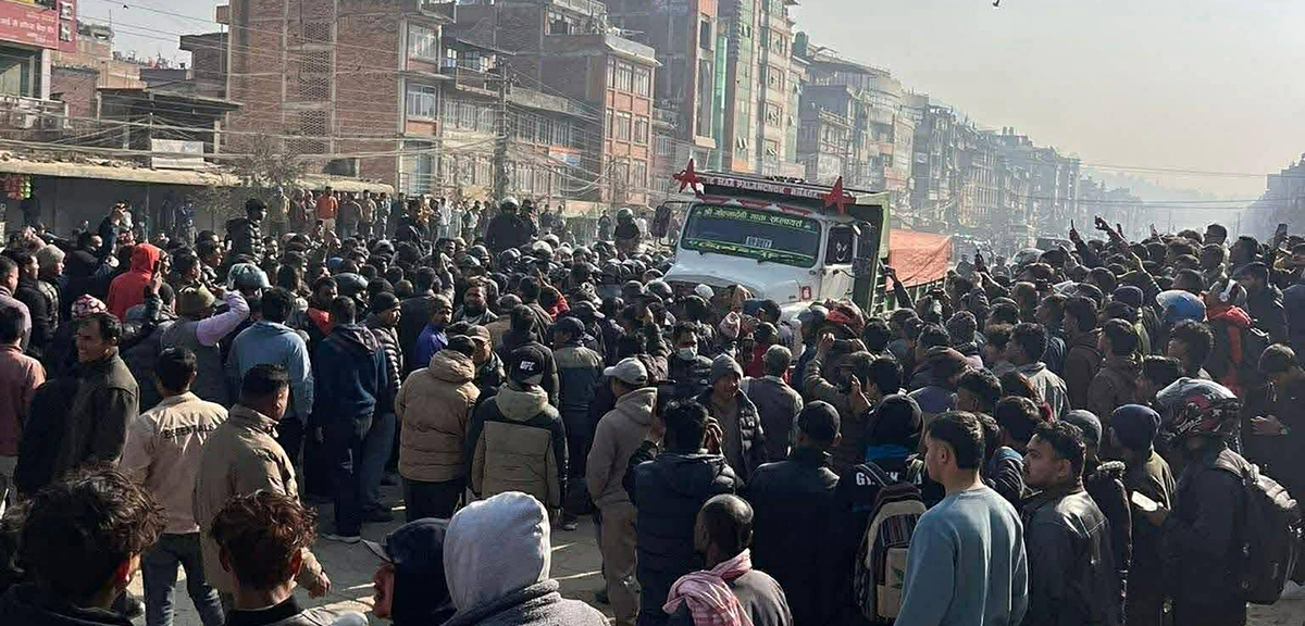 ट्रिपरले ठक्कर दिँदा स्कुटर चालकको घटनास्थलमै मृत्यु, बनेपा तनावग्रस्त