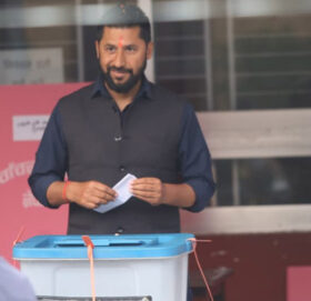 रास्वपा सभापति लामिछानेले काठमाडौं-३ बाट गरे मतदान