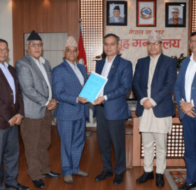 यातायात क्षेत्रका समस्याबारे जाँचबुझ आयोगले सरकारलाई बुझायो प्रतिवेदन