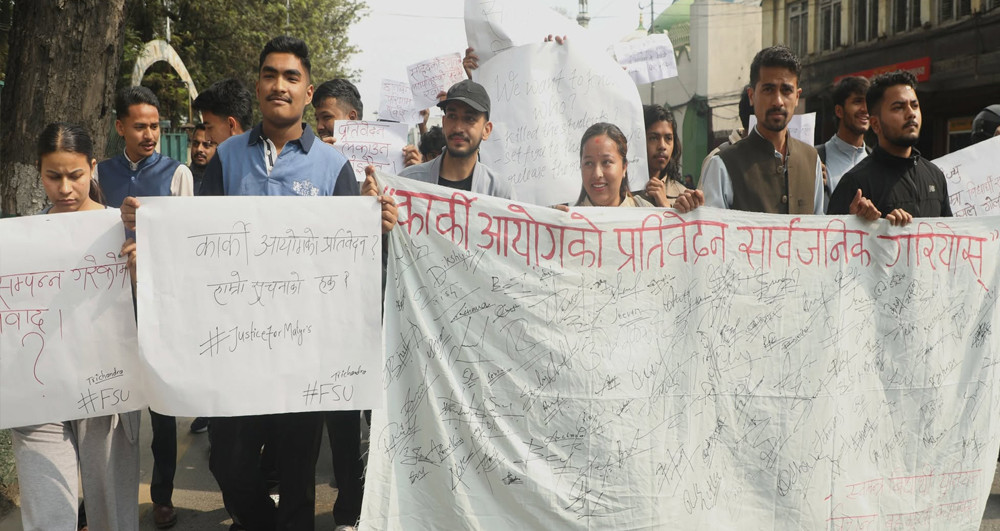 जाँचबुझ आयोगको प्रतिवेदन सार्वजनिक गर्न माग गर्दै त्रि-चन्द्रका विद्यार्थी आन्दोलित