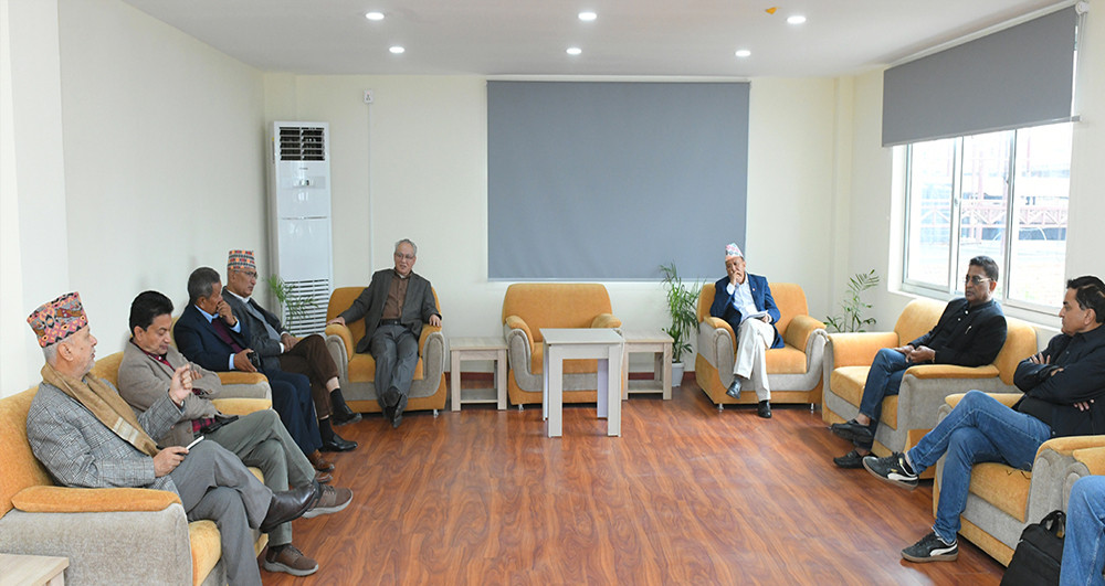 ओली र लेखक पक्राउपछि अन्य दलसँग संवाद गर्दै एमाले