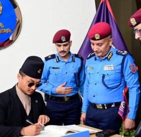 आईजीपीलाई दर्ज्यानी चिह्न प्रधानमन्त्रीले लगाइदिने व्यवस्था गर्छु : गृहमन्त्री गुरुङ