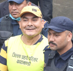 दुर्गा प्रसाईँको रिट न्यायाधीश रेग्मीको इजलासमा सुनुवाइ हुँदै