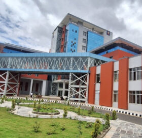 ओली र लेखकलाई जिल्ला प्रहरी परिसर काठमाडौंमा राखियो