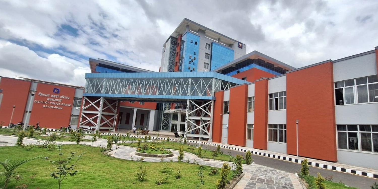 ओली र लेखकलाई जिल्ला प्रहरी परिसर काठमाडौंमा राखियो