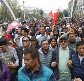 ओलीको रिहाइको माग गर्दै तेस्रो दिन पनि एमाले सडकमा