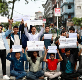 बालेनसहित मन्त्रीहरूको सम्पत्तिको स्रोत छानविनको माग गर्दै माइतीघरमा प्रदर्शन