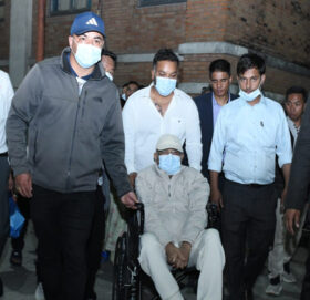 अस्पतालबाट डिस्चार्ज भए केपी ओली