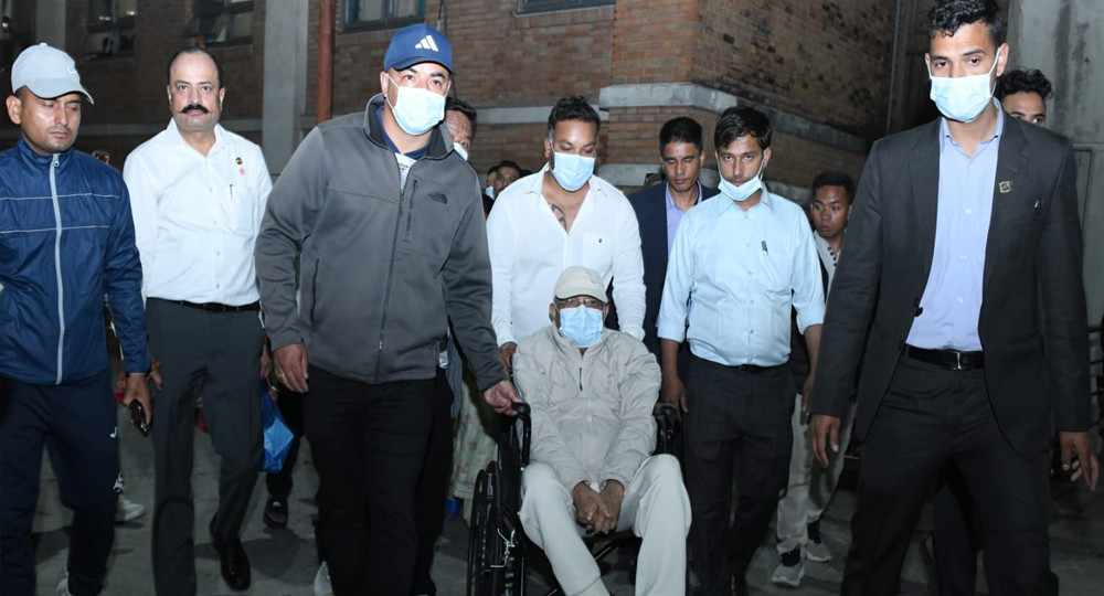 अस्पतालबाट डिस्चार्ज भए केपी ओली