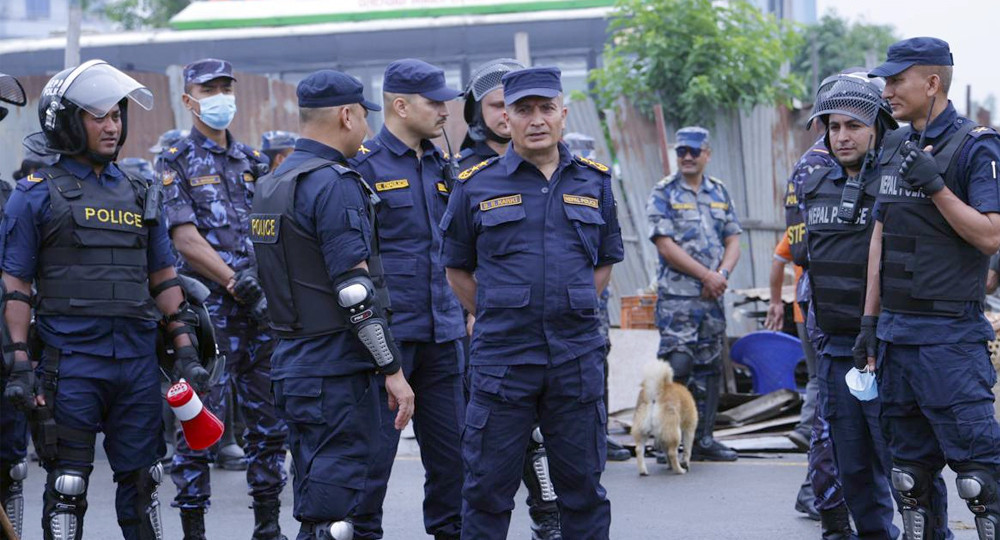 मनोहराको सुकुम्बासी बस्ती खाली गरिंदै, आईजीपी नै फिल्डमा