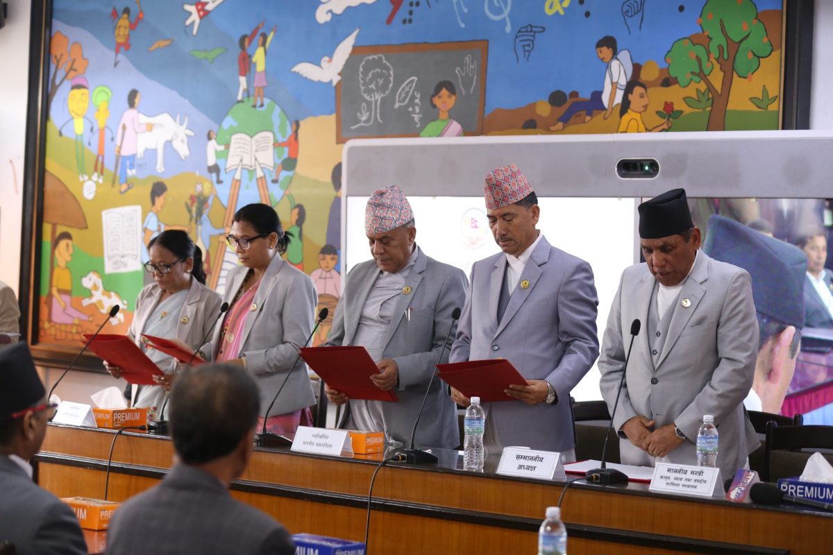 राष्ट्रिय सभाका विभिन्न समितिका सभापतिहरूले लिए शपथ