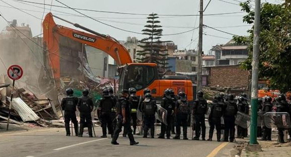 सिनामंगलस्थित सुकुमबासी बस्तीमा पनि डोजर चल्यो