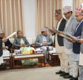 ‘सम्पत्ति छानबिन आयोग’का अध्यक्ष र सदस्यले लिए शपथ