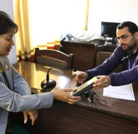 ई-हाजिरीका लागि सांसदहरुको धमाधम बायोमेट्रिक लिइँदै