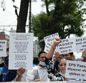 ईपीएसमार्फत कोरिया जान प्रतीक्षारत युवाहरुद्वारा माइतीघरमा प्रदर्शन, पास गरेपछि लग्ने ग्यारेन्टी गर भन्दै नाराबाजी
