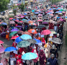 बुटवलमा देशभरका भूमिहीनको शक्ति प्रदर्शन सुरु, छाता ओडेर सडकमा ओर्लिए