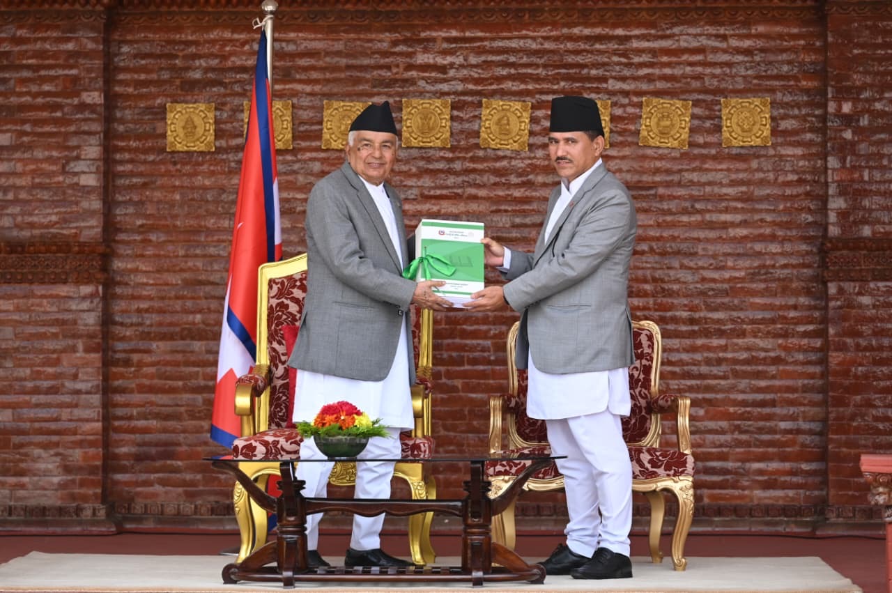राष्ट्रपतिसक्षम महालेखापरीक्षकको प्रतिवेदन पेश
