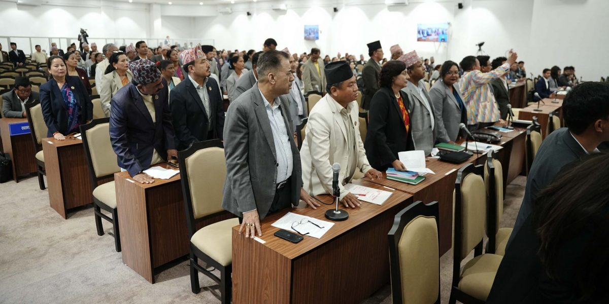 सदनमा प्रधानमन्त्री खोजेर विपक्षीको अवरोधपछि भोलिसम्मलाई प्रतिनिधिसभा बैठक स्थगित