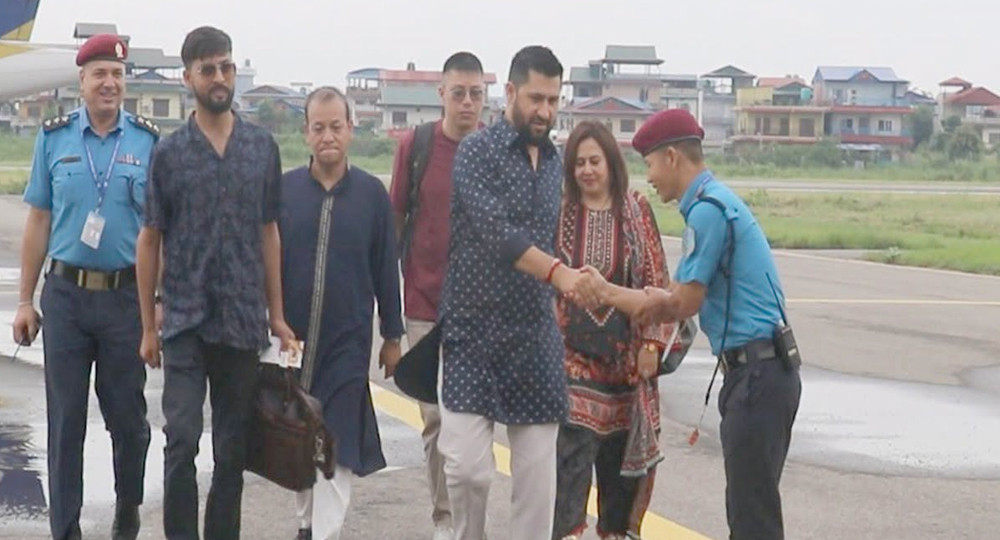 राष्ट्रिय महाधिवेशनका लागि चितवन पुगे सभापति रवि लामिछाने