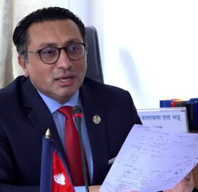 करको दर हेरफेर गरेपछि विवादमा तानिए अर्थमन्त्री वाग्ले, विपक्षीले माग्यो राजीनामा