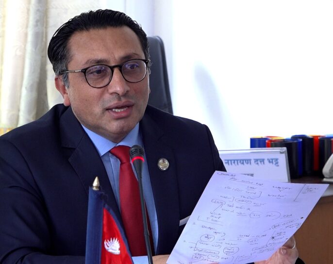 अर्थ मन्त्रालयमा आज राष्ट्र बैंकका कार्यकारी निर्देशकसँग छलफल गर्दै अर्थमन्त्री वाग्ले
