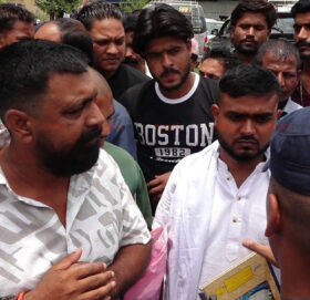 घण्टीघरमा बाराका कार्यकर्ताको विरोध, बहुमतबाट निर्वाचित पदाधिकारीलाई मान्यता दिन माग