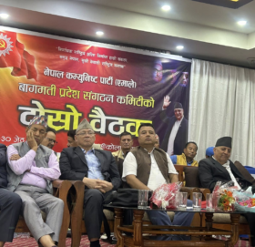 बागमती प्रदेश कमिटीसँग सुझाव लिँदै कार्यदल, लगत्तै गुण्डुमा ओलीसँग छलफल