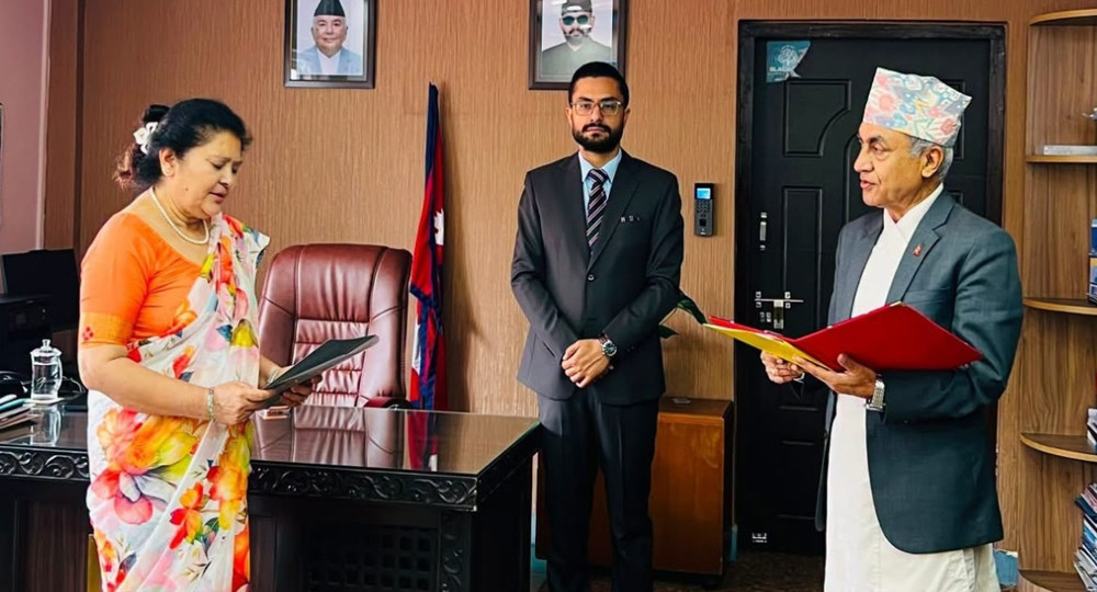 त्रिभुवन विश्वविद्यालय सेवा आयोगका अध्यक्ष थापाले लिए शपथ