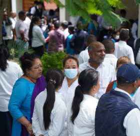 सिंहदरबारभित्रै सरकारी कर्मचारीहरुले गरे आन्दोलन