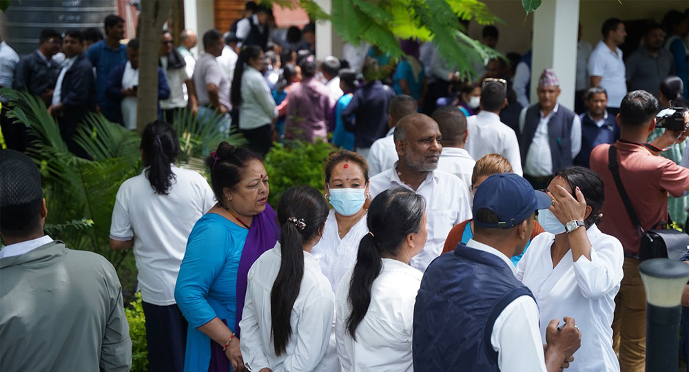 सिंहदरबारभित्रै सरकारी कर्मचारीहरुले गरे आन्दोलन