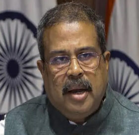 अन्ततः विवादित पेपर लिक प्रकरणपछि भारतका शिक्षामन्त्री प्रधानले दिए राजीनामा