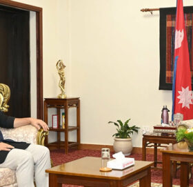 सर्वदलीय बैठकपछि राष्ट्रपति भेट्न शीतल निवास पुगे रवि लामिछाने