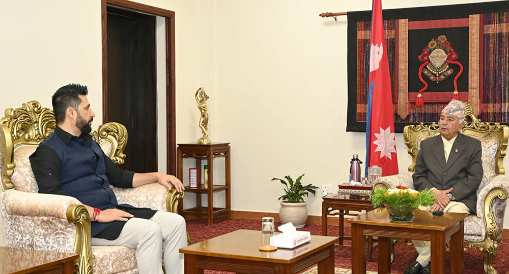 सर्वदलीय बैठकपछि राष्ट्रपति भेट्न शीतल निवास पुगे रवि लामिछाने