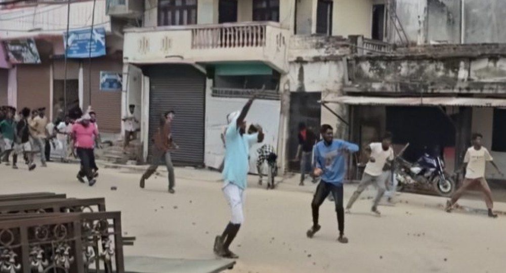 सिरहाको गोलबजारमा तनावग्रस्त अवस्था, अनिश्चितकालीन कर्फ्यू
