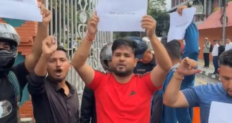 सिंहदरबार अगाडि प्रदर्शन गर्ने अनेरास्ववियुका अध्यक्षसहित सातजना पक्राउ