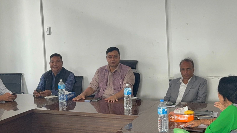 बागमती कांग्रेसको विवाद मिलाउन महामन्त्री घिमिरे हेटौंडामा, संसदीय दलको बैठक बोलाइयो