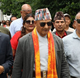 दुर्गा प्रसाईंसँग सहकार्य टुटेपछि एक्लै दल दर्ता गर्न निर्वाचन आयोग पुगे धवलशमशेर