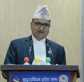 सुदूरपश्चिमका मुख्यमन्त्री खगराज भट्टले विश्वासको मत लिँदै