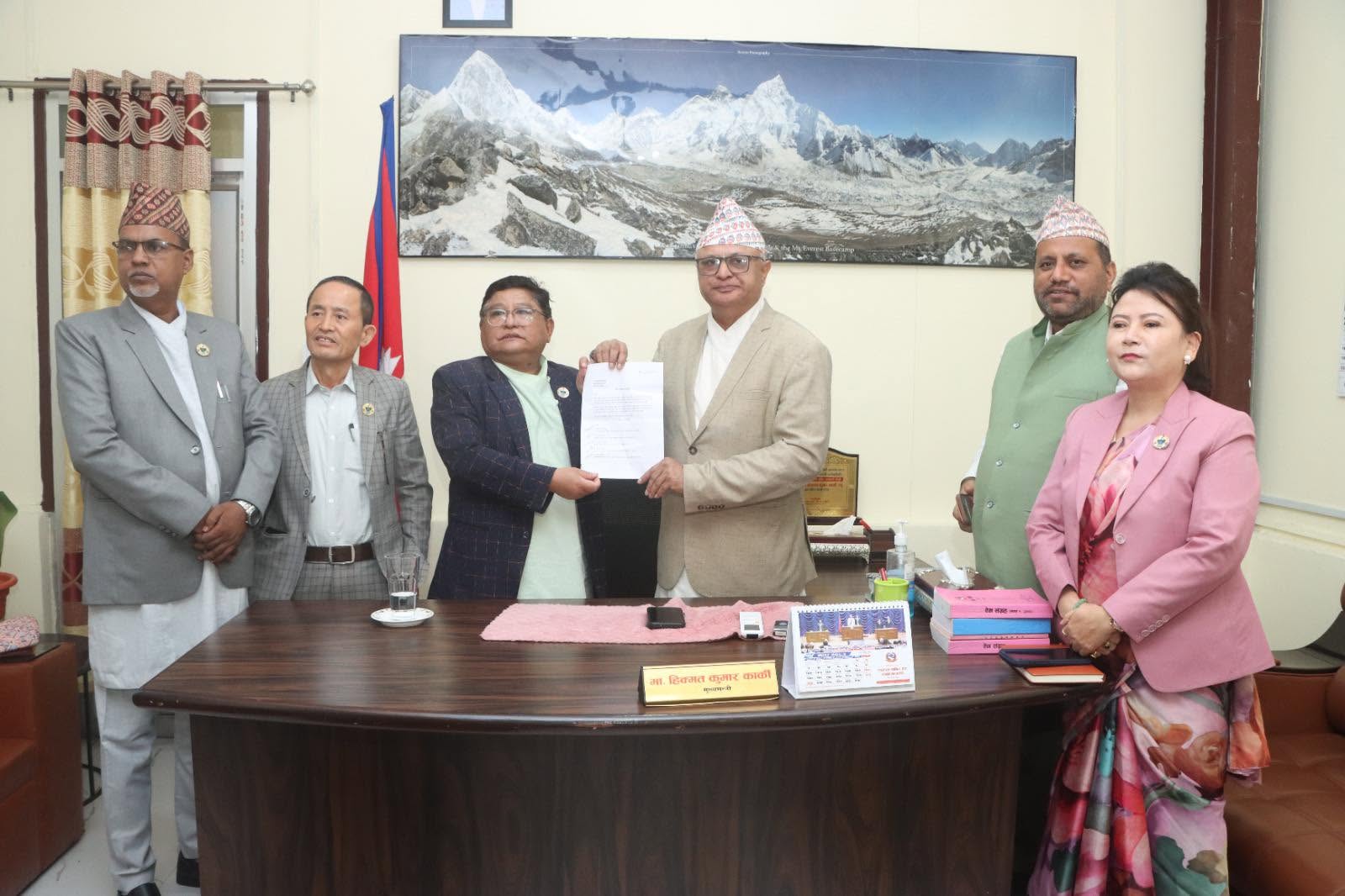 कोशीमा सरकारबाट बाहिरियो कांग्रेस