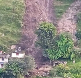 बाजुरामा पहिरोले आधा दर्जनभन्दा बढी घरमा क्षति