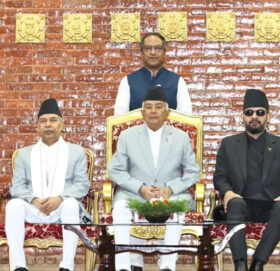नवनियुक्त उद्योगमन्त्री साहले लिए सपथ