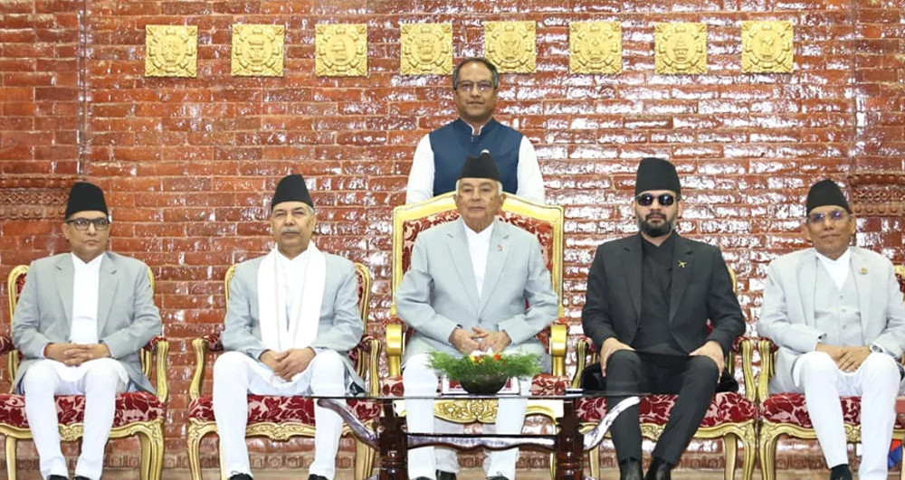नवनियुक्त उद्योगमन्त्री साहले लिए सपथ